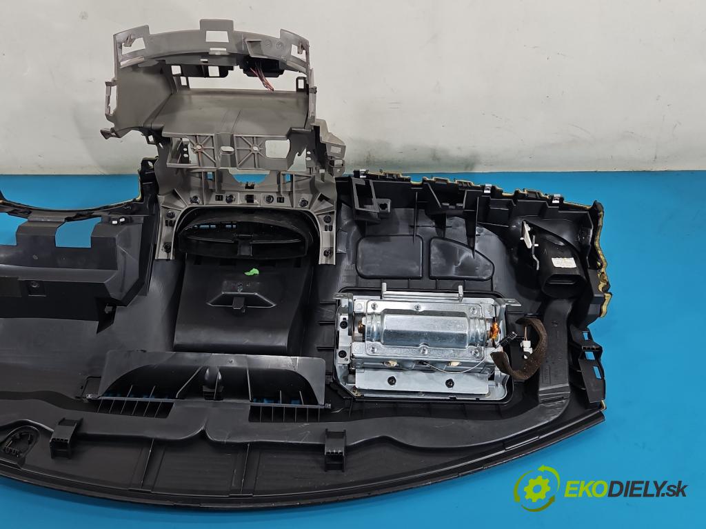 Renault Clio III 2005-2012 1.5 dci 68 hp manual 50 kW 1461 cm3 5- kokpit,přistrojova deska