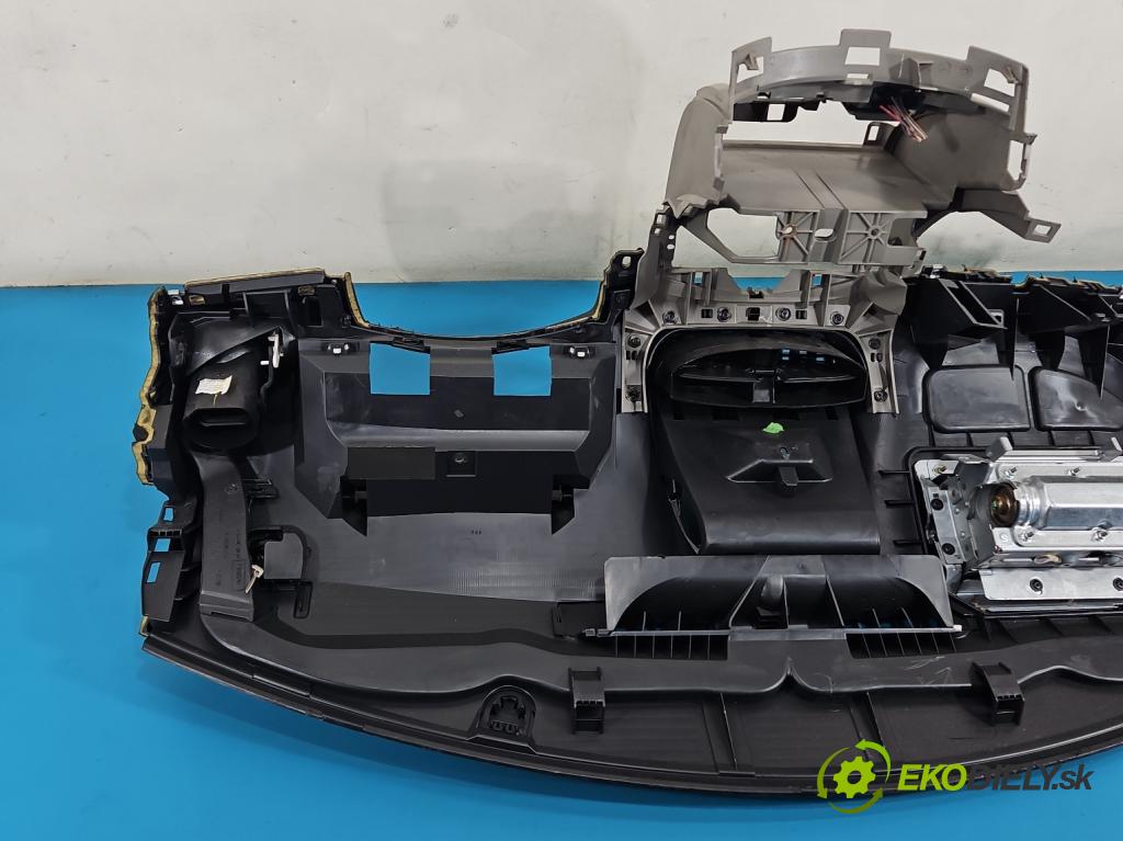 Renault Clio III 2005-2012 1.5 dci 68 hp manual 50 kW 1461 cm3 5- kokpit,přistrojova deska