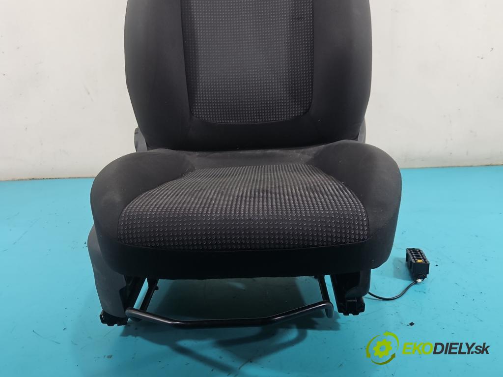 Opel Corsa D 2006-2014 1.0 12V 60 HP manual 44 kW 998 cm3 3- Sedačka pravý  (Sedadlo)