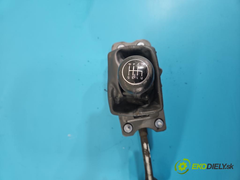 Audi A4 B8 2007-2015 2.0 TDI (CAGA) 143 HP manual 105 kW 1968 cm3 5- Páka: Změny: stupeň,rýchlosť 8K0711406 (Rýchlostná páka (kulisa))