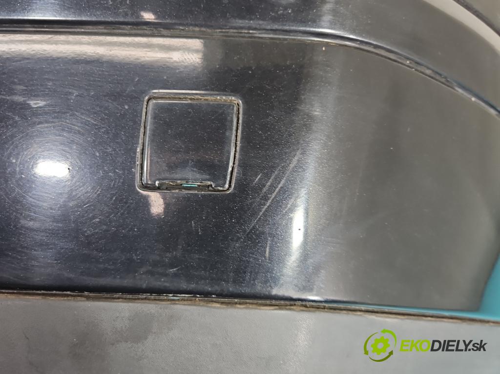 Volvo V50 2.0d 136 HP manual 100 kW 1997 cm3 5- nárazník zadné  (Kľučka dverí ostatné)