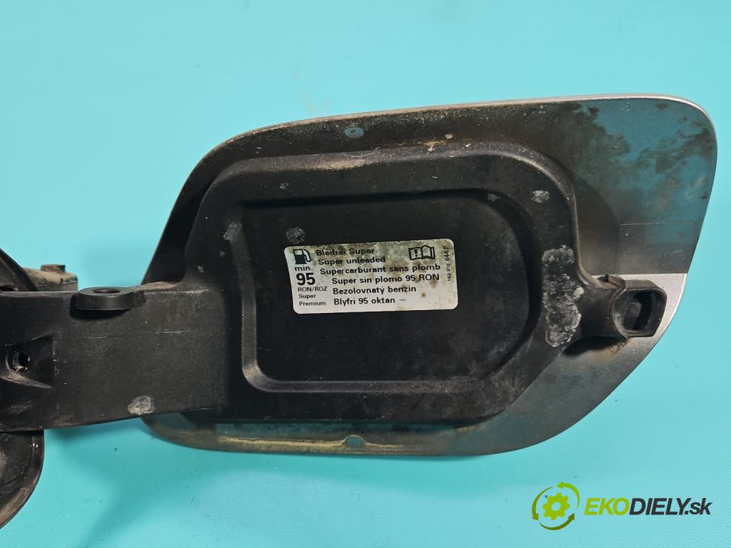 Vw Passat B8 2014 - 1.4 tsi 125 HP manual 92 kW 1395 cm3 4- Klapka nádrže palivo 3G5809857C (Kľučka dverí ostatné)