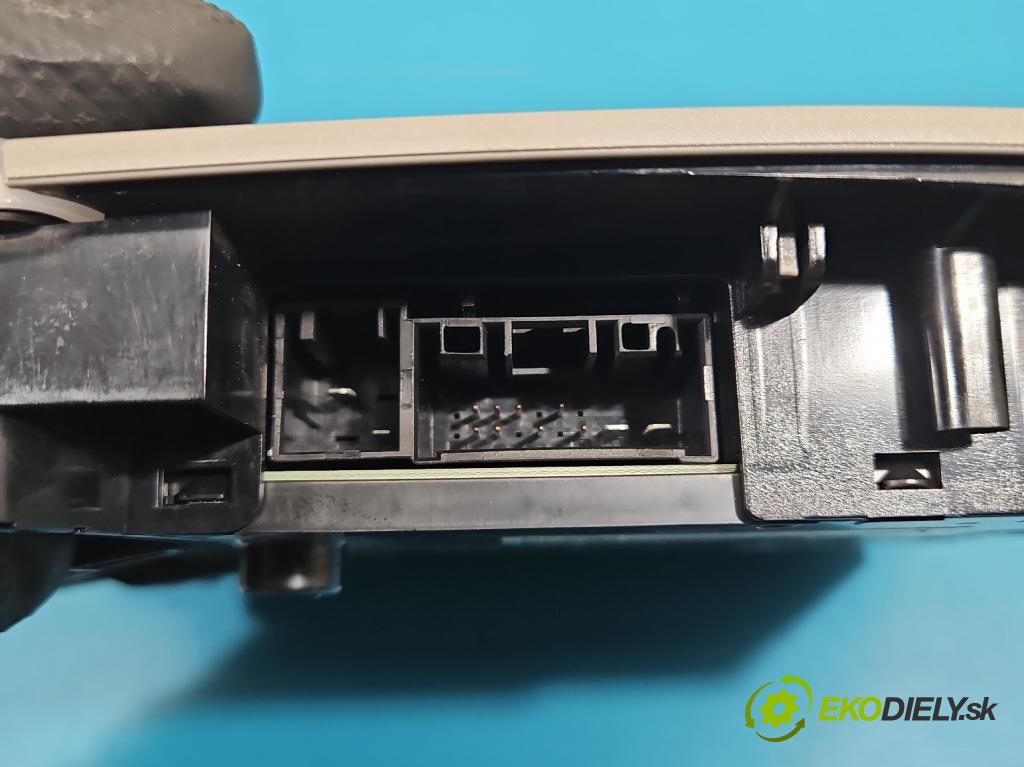 Bmw 3 F30 2011-2018 2.0d 184hp manual 135 kW 1995 cm3 5- svetlo / reflektor interiéra 9289926