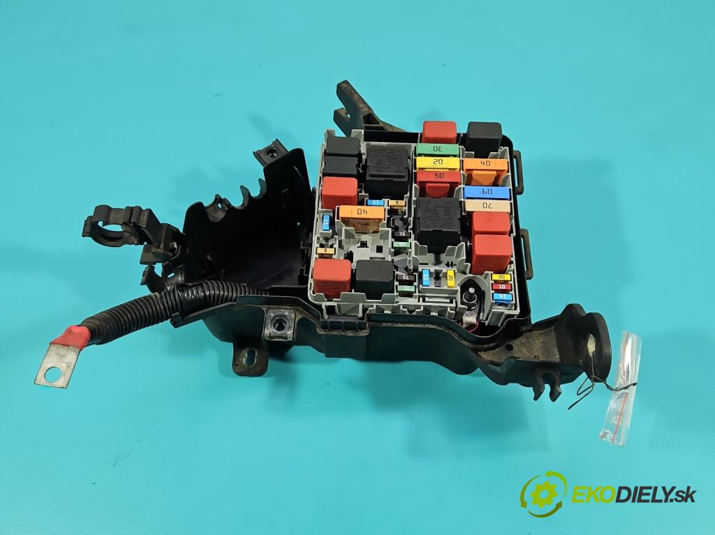 Alfa romeo Giulietta 1.4 T 170 hp manual 125 kW 1368 cm3 5- skříňka pojistková 51849437 (Pojistková skříňka)