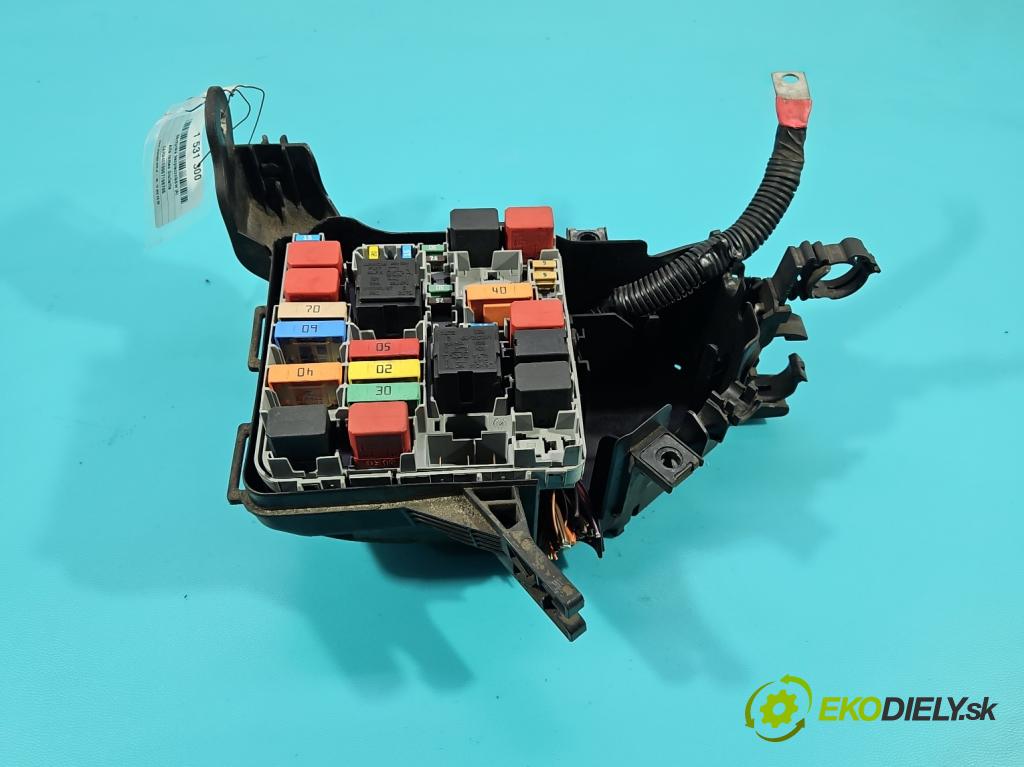 Alfa romeo Giulietta 1.4 T 170 hp manual 125 kW 1368 cm3 5- skříňka pojistková 51849437 (Pojistková skříňka)