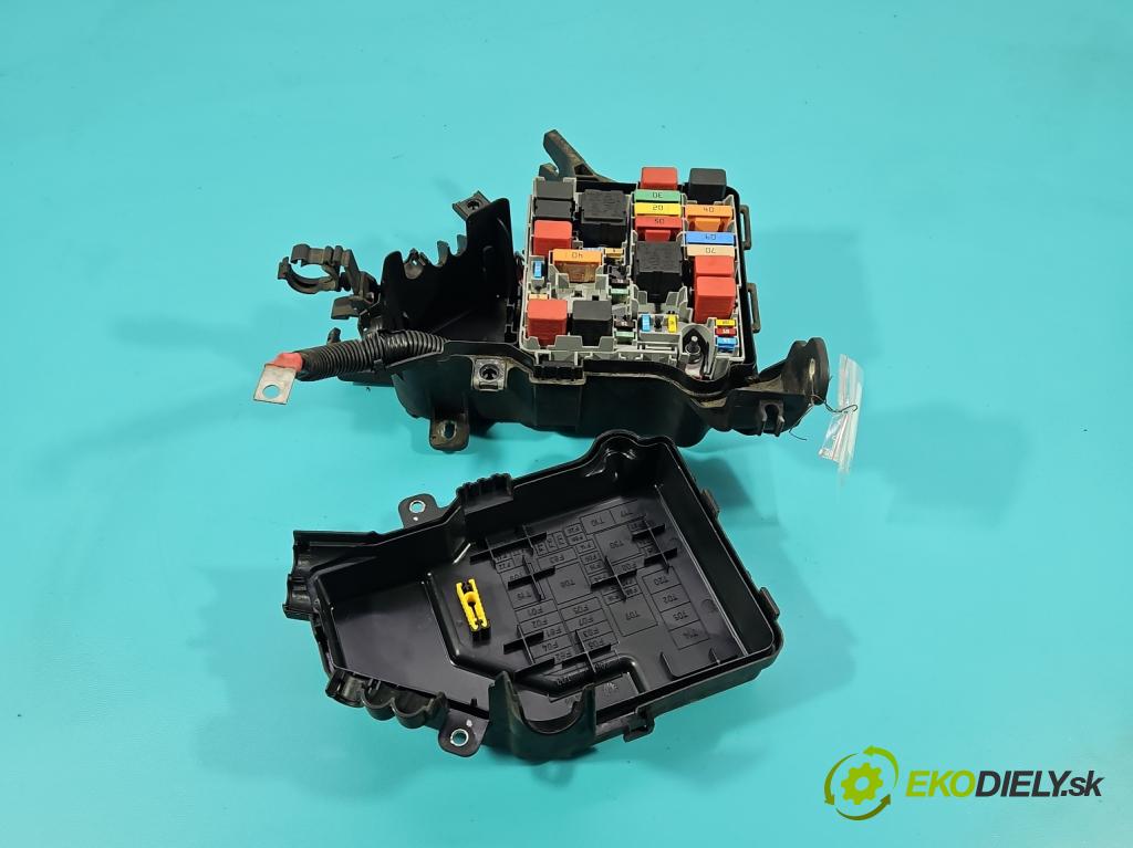 Alfa romeo Giulietta 1.4 T 170 hp manual 125 kW 1368 cm3 5- skříňka pojistková 51849437 (Pojistková skříňka)