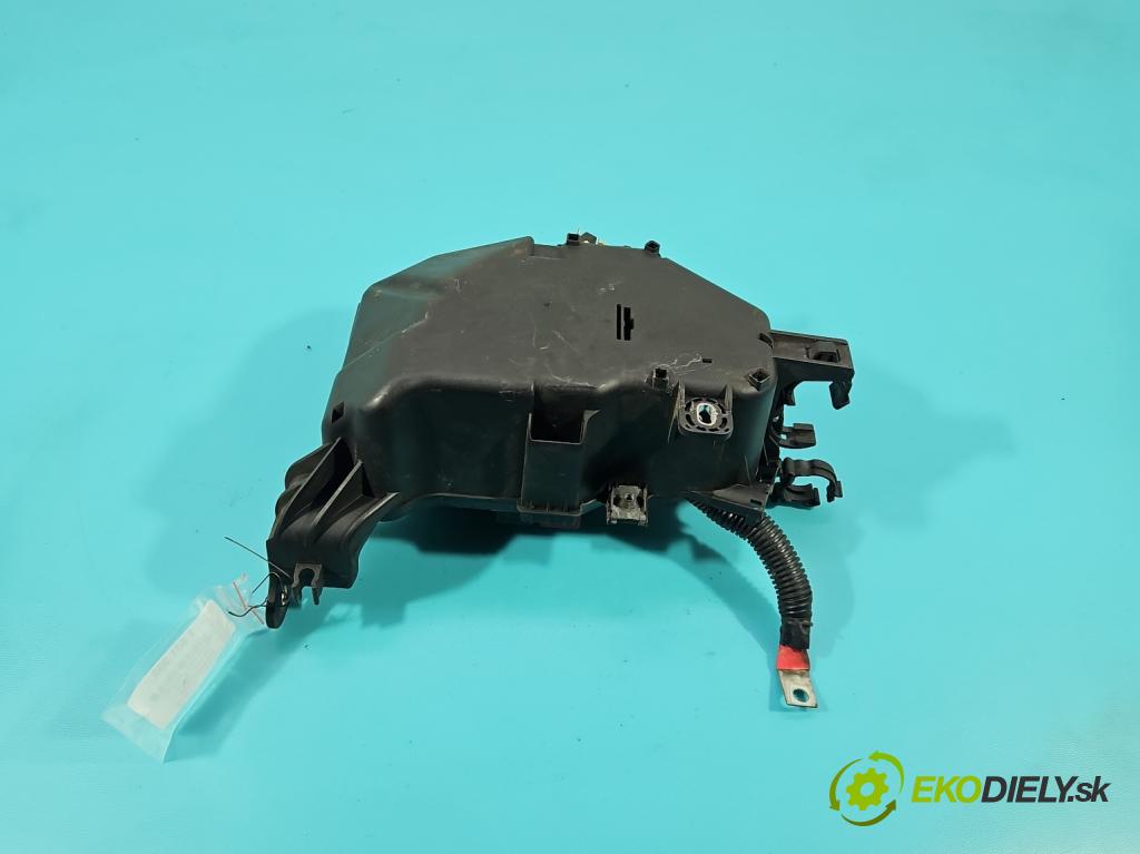 Alfa romeo Giulietta 1.4 T 170 hp manual 125 kW 1368 cm3 5- skříňka pojistková 51849437 (Pojistková skříňka)