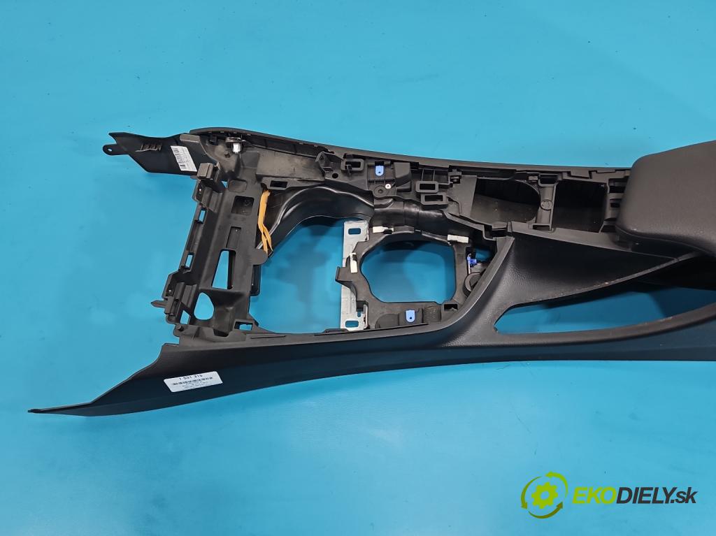 Bmw 3 F30 2011-2018 2.0d 184hp manual 135 kW 1995 cm3 5- operadlo 9207357 (Lakťová opierka)