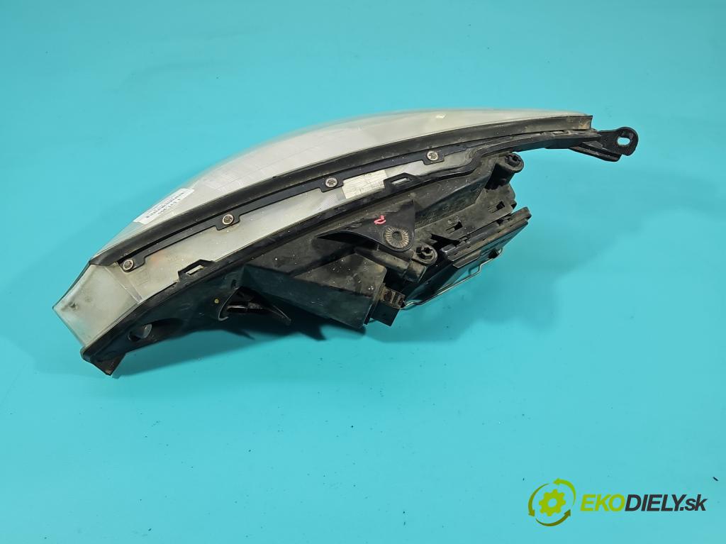 Ford Focus Mk1 1998-2004 1.6 16v 101 HP manual 74 kW 1596 cm3 5- Reflektor: pravý  (Svetlo predné pravé)