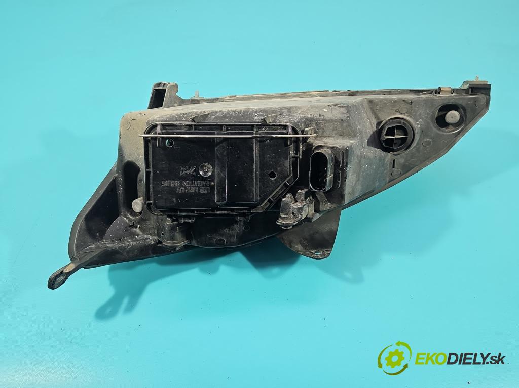 Ford Focus Mk1 1998-2004 1.6 16v 101 HP manual 74 kW 1596 cm3 5- Reflektor: pravý  (Svetlo predné pravé)