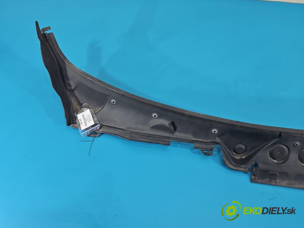 Bmw 3 F30 2011-2018 2.0d 184hp manual 135 kW 1995 cm3 5- torpédo 7258177 (Torpédo (plast pod čelným sklom))