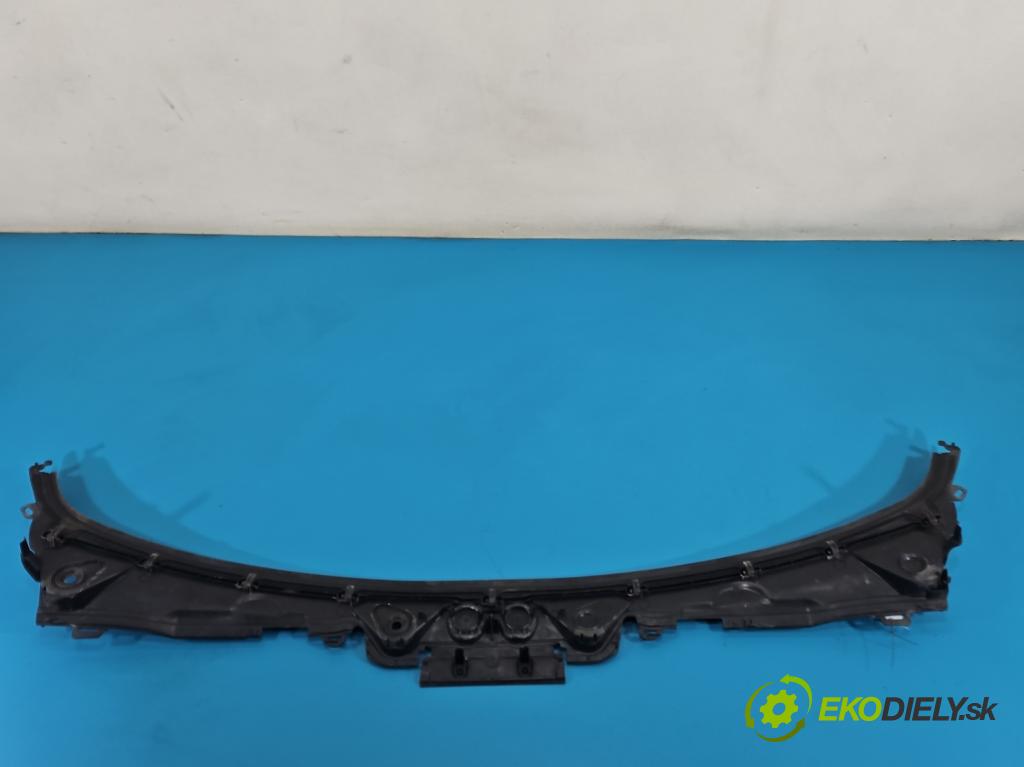 Bmw 3 F30 2011-2018 2.0d 184hp manual 135 kW 1995 cm3 5- torpédo 7258177 (Torpédo (plast pod čelným sklom))