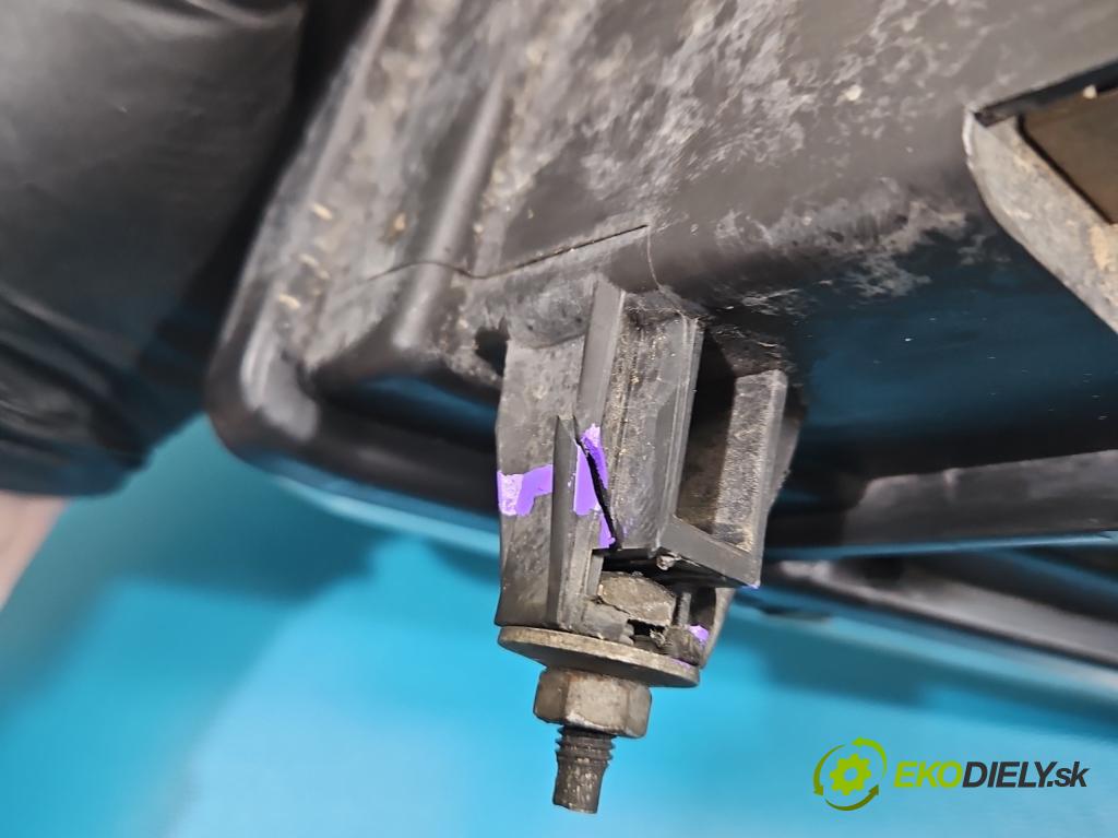 Land rover Freelander I 1998-2006 1.8 16v 120 hp manual 88 kW 1796 cm3 3- světlo pravý  (Pravé přední světlo)