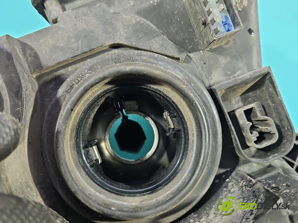 Opel Meriva A 2002-2010 1.7 dti 75 HP manual 55 kW 1686 cm3 5- Reflektor: pravý  (Svetlo predné pravé)