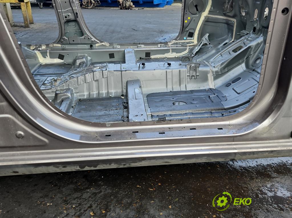 Hyundai I30 III 2016- 1.5 DPI 16V 110 hp manual 80.9 kW 1498 cm3 5- práh pravý  (Karoserie ostatní)