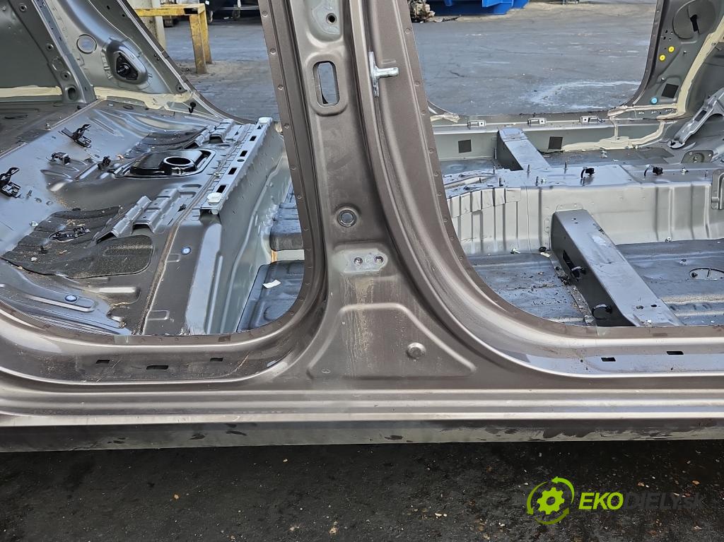 Hyundai I30 III 2016- 1.5 DPI 16V 110 hp manual 80.9 kW 1498 cm3 5- práh pravý  (Karoserie ostatní)