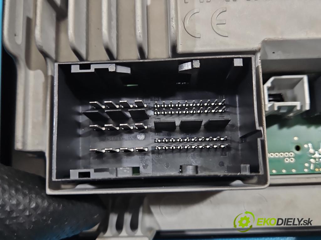 Maserati Quattroporte VI 13- 3.0 V6 automatic 301 kW 2979 cm3 4- Zobrazit: 670100905 (Prístrojová doska)