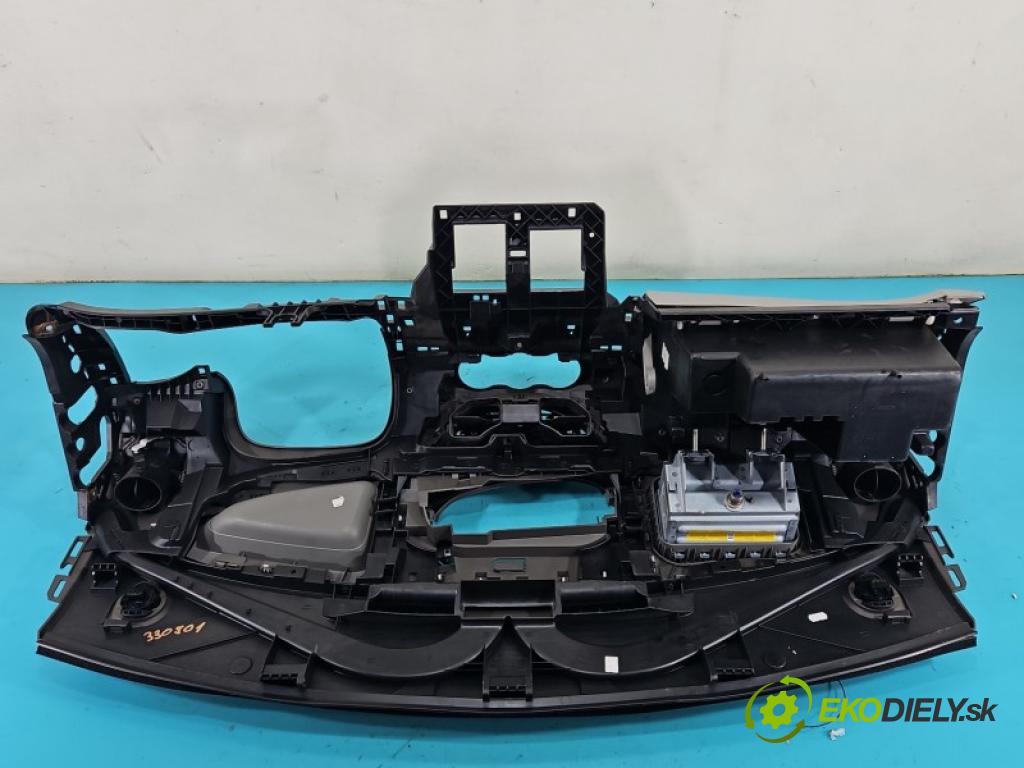 Renault Twingo II 2007-2014 1.5 dci 64 HP manual 47 kW 1461 cm3 3- kokpit,pristrojová doska rozdeľovacia