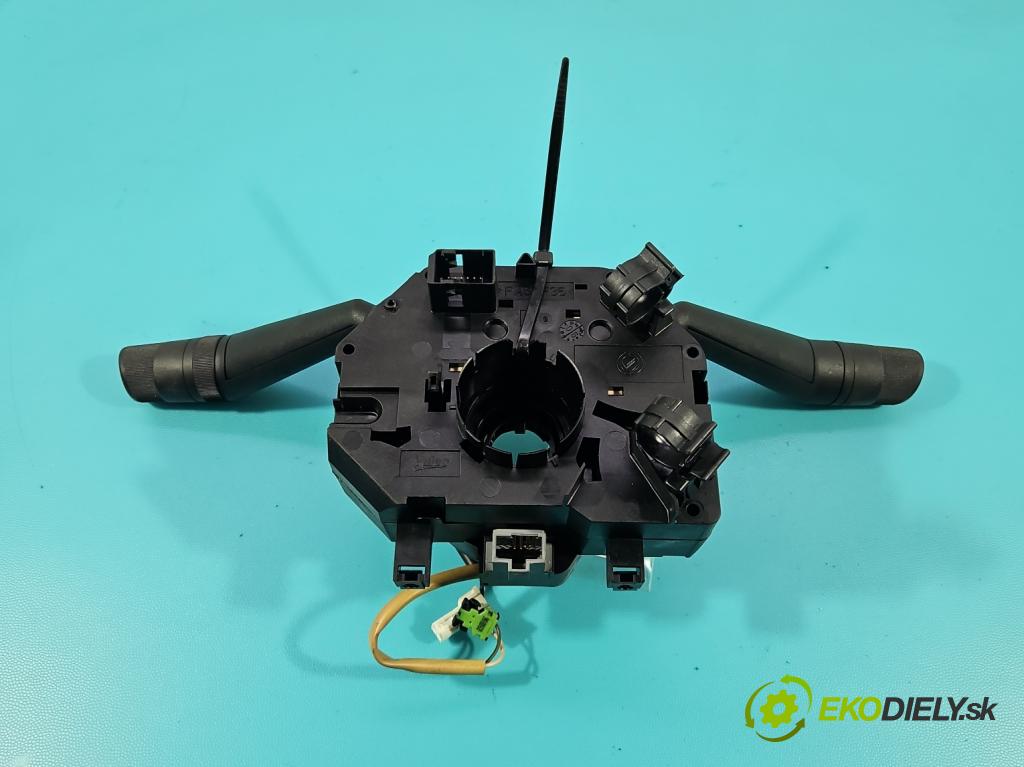 Fiat Punto Grande 1.4 8v 77 HP manual 57 kW 1368 cm3 5- prepínač komplex: 7354104240 (Prepínacie páčky pod volantom)