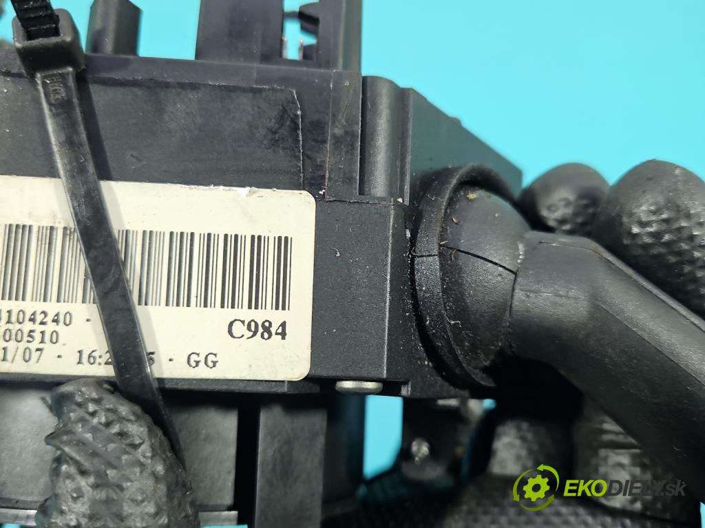 Fiat Punto Grande 1.4 8v 77 HP manual 57 kW 1368 cm3 5- prepínač komplex: 7354104240 (Prepínacie páčky pod volantom)