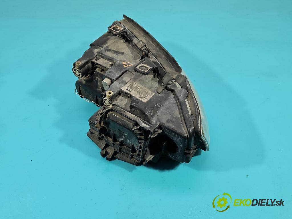 Audi A4 B6 2000-2004 1.9 tdi 131 HP manual 96 kW 1896 cm3 5- Reflektor: pravý 8E0941004F (Svetlo predné pravé)