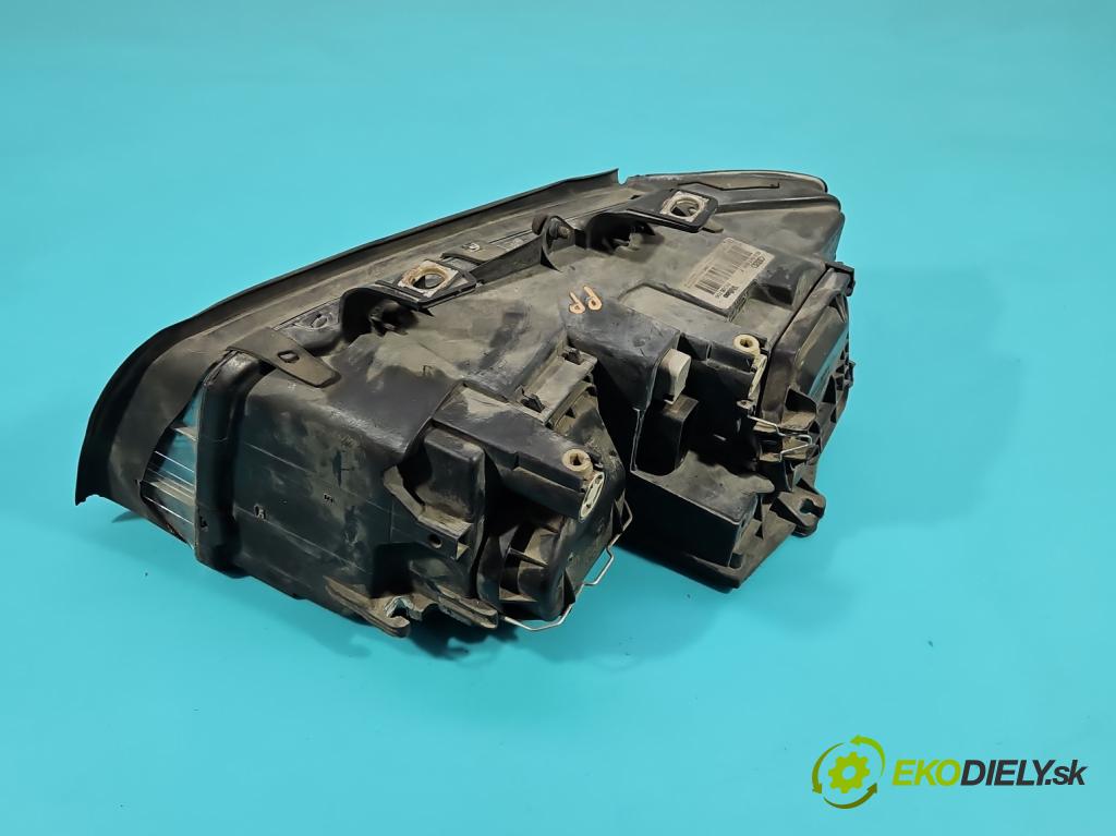 Audi A4 B6 2000-2004 1.9 tdi 131 HP manual 96 kW 1896 cm3 5- Reflektor: pravý 8E0941004F (Svetlo predné pravé)