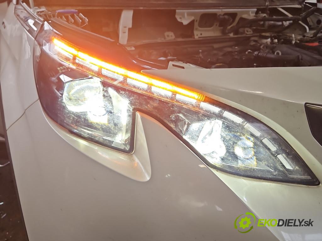 Peugeot 3008 II 2016-2023 1.6 T 300 HP automatic 221 kW 1598 cm3 5- Reflektor: pravý 9837759580 (Svetlo predné pravé)