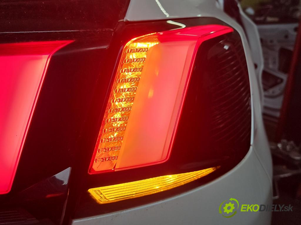 Peugeot 3008 II 2016-2023 1.6 T 300 HP automatic 221 kW 1598 cm3 5- svetlo / reflektor zadné pravé 9810477080 (Kľučka dverí ostatné)