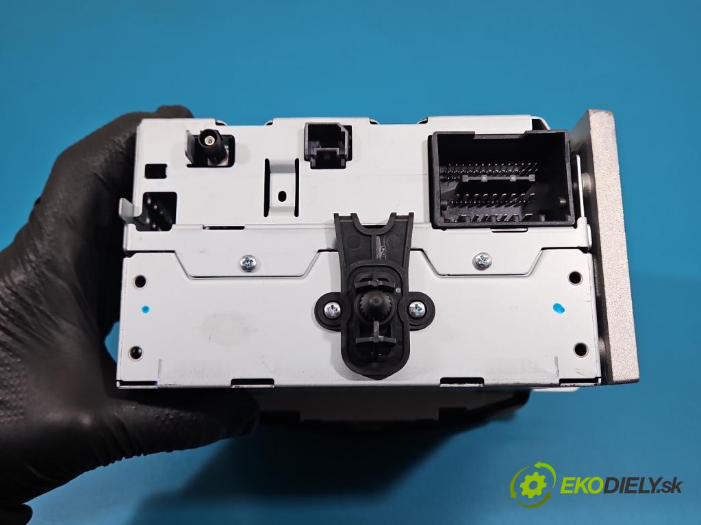 Opel Corsa E 2014-2019 1.4 16V 90 HP manual 66 kW 1398 cm3 5- Radio originál 39146279
