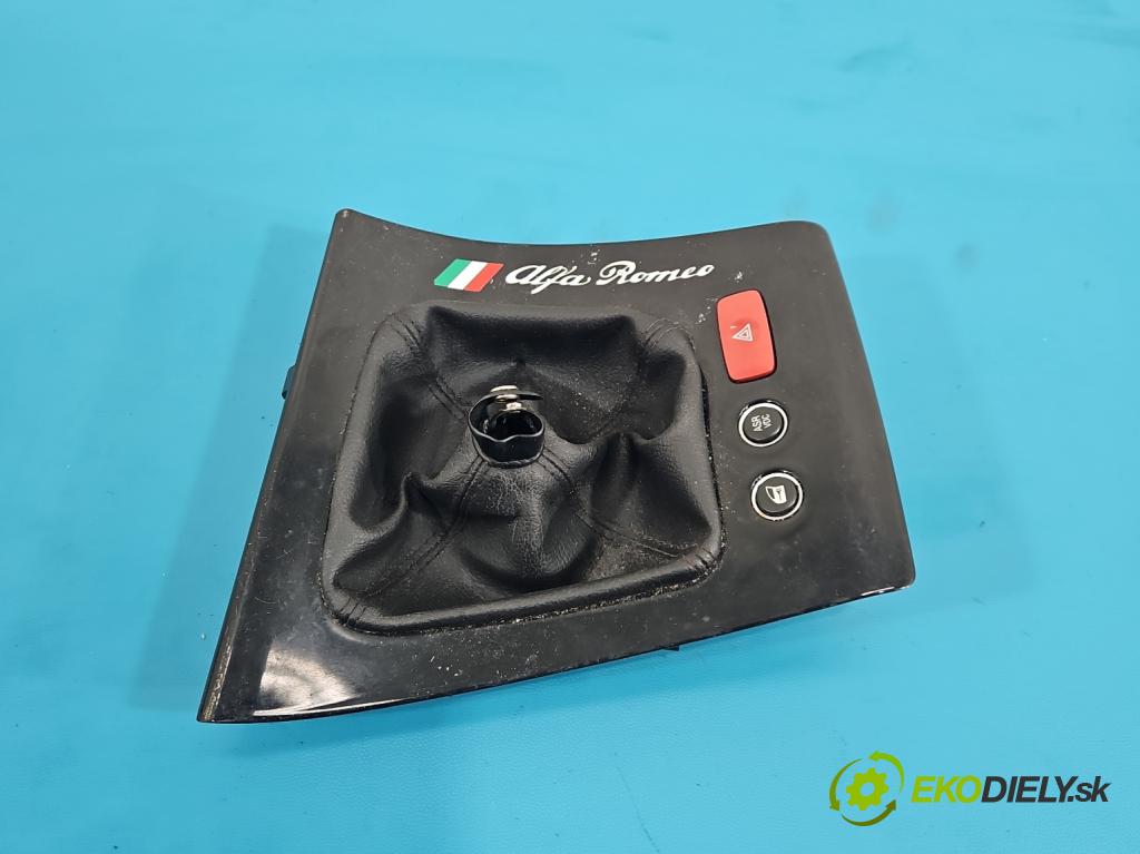 Alfa romeo 159 1.9 JTS 160 hp manual 118 kW 1859 cm3 4- lišta ozdobná interiéry: