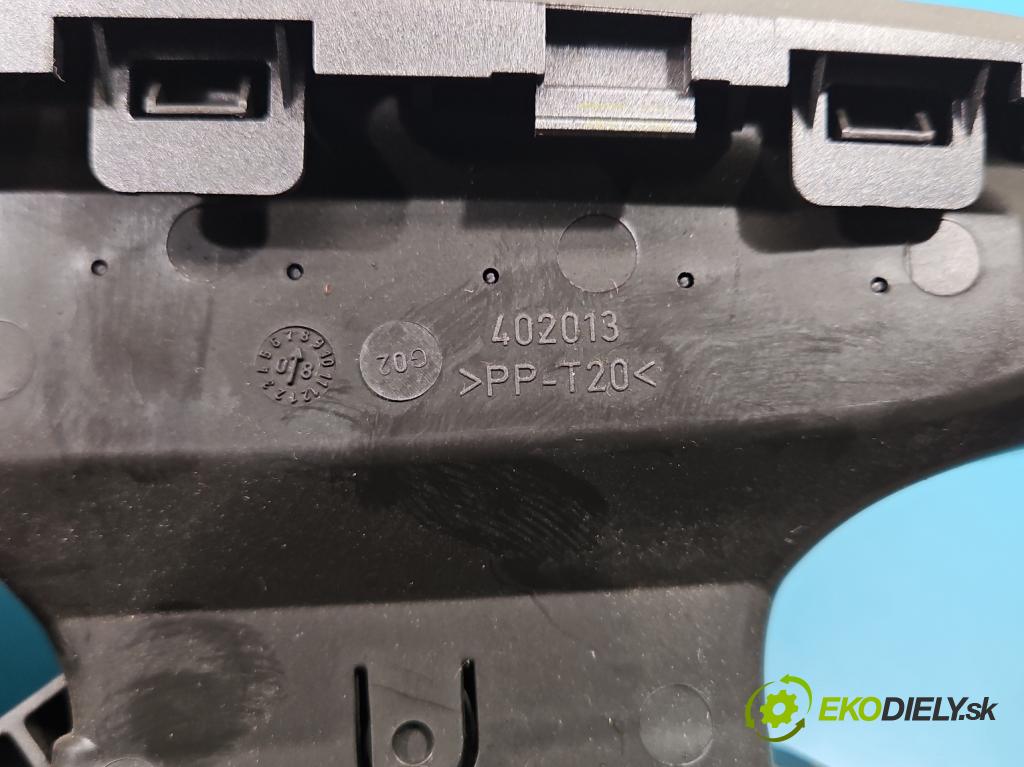 Seat Altea 1.9 tdi (BXE) 105 hp manual 77 kW 1896 cm3 5- Mřížka: topení medián: 5P1819110J (Mřížka topení)