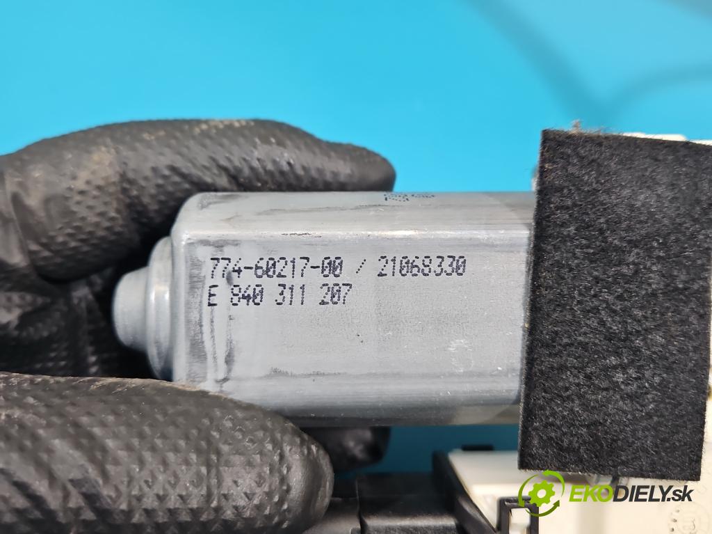 Seat Altea 1.9 tdi BXE 105 HP manual 77 kW 1896 cm3 5- mechanizmus okna zadné pravý