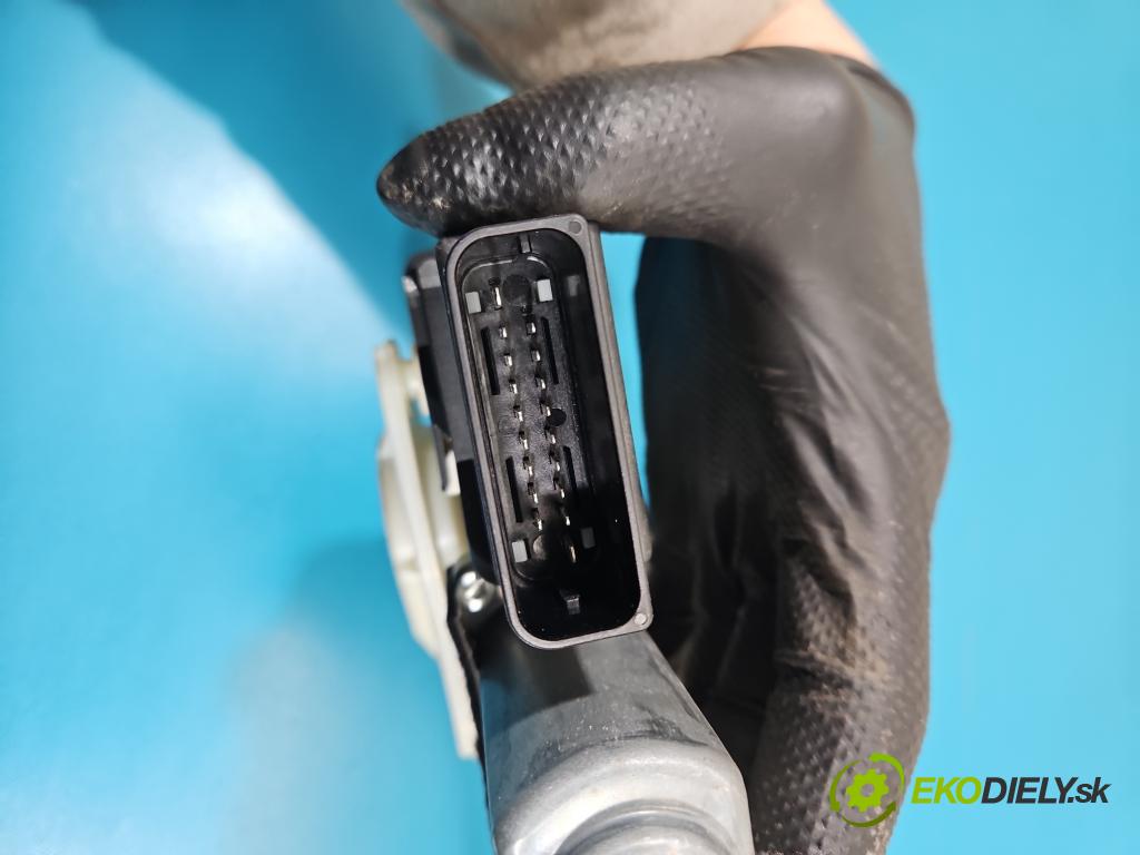 Seat Altea 1.9 tdi BXE 105 HP manual 77 kW 1896 cm3 5- mechanizmus okna zadné pravý