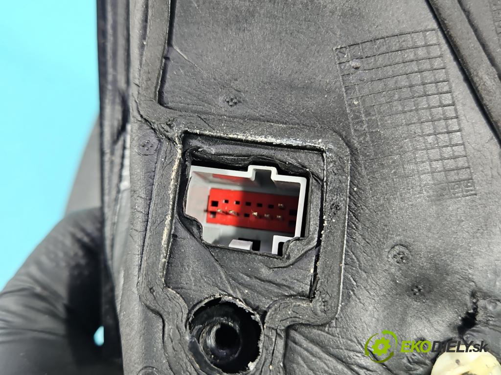 Ford Focus Mk3 2010-2018 1.6 16v 105 HP manual 77 kW 1596 cm3 5- zrkadlo ľavé  (Kľučka dverí ostatné)