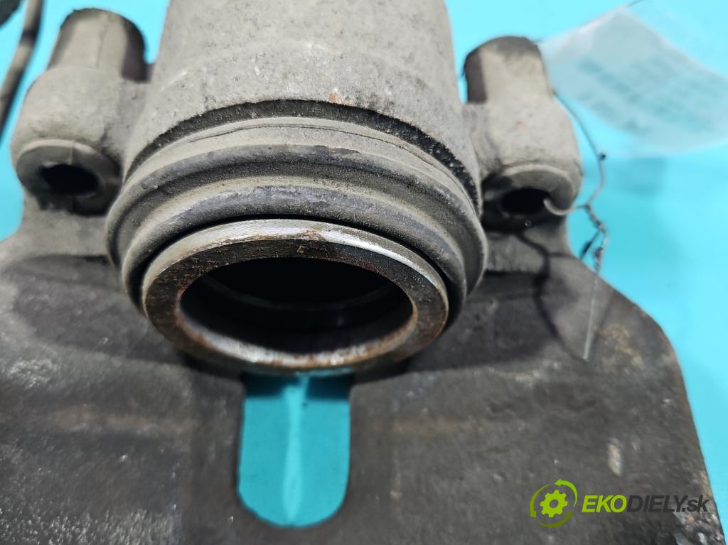 Audi A4 B6 2000-2004 1.9 tdi 131 HP manual 96 kW 1896 cm3 5- brzdič predné pravý  (Kľučka dverí ostatné)