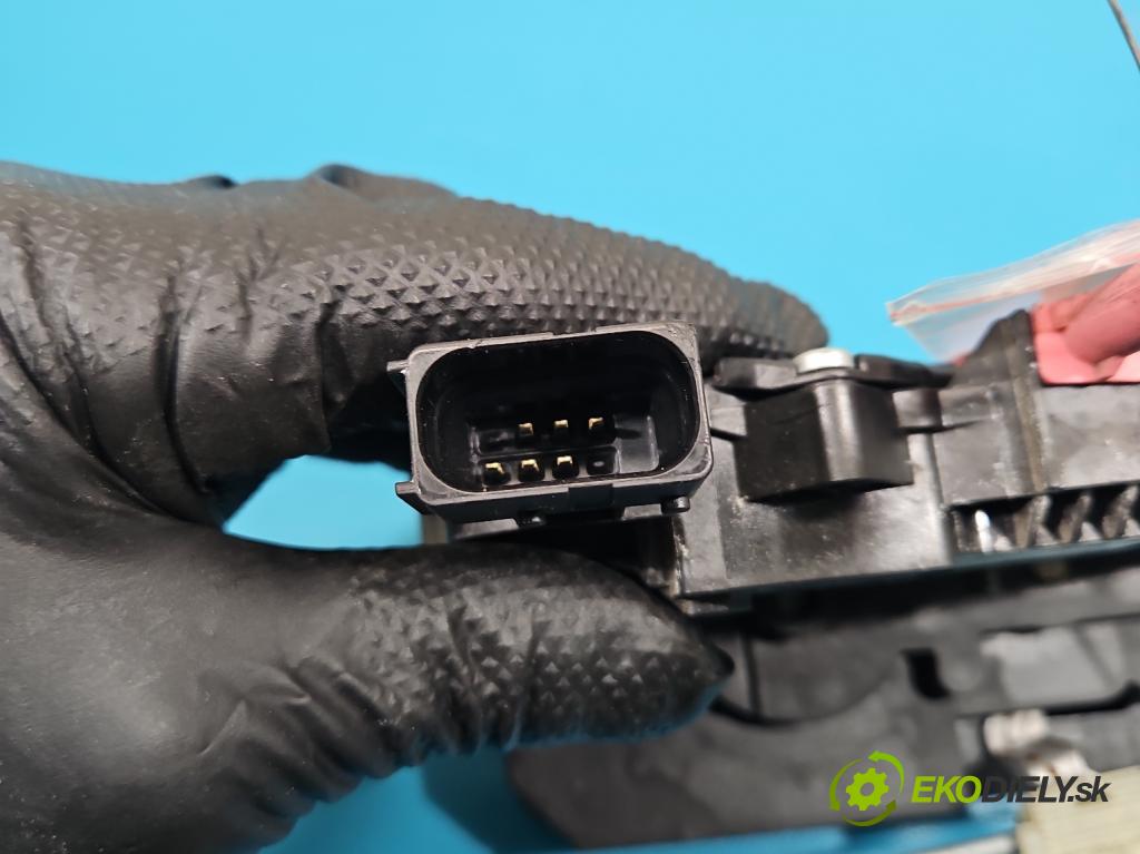 Opel Corsa E 2014-2019 1.4 16V 90 HP manual 66 kW 1398 cm3 5- zámok zadné pravý 13431845