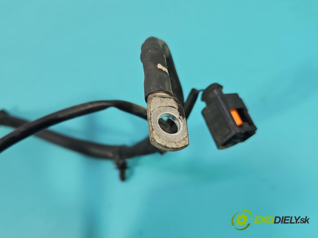 Vw Passat B8 2014 - 1.4 tsi 125 HP manual 92 kW 1395 cm3 4- Zväzok: ostatné 5Q0971230DN