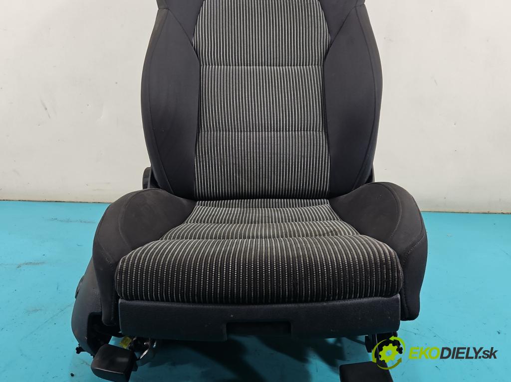 Audi A4 B8 2007-2015 2.0 TDI (CAGA) 143 HP manual 105 kW 1968 cm3 5- Sedačka pravý (Sedadlo)