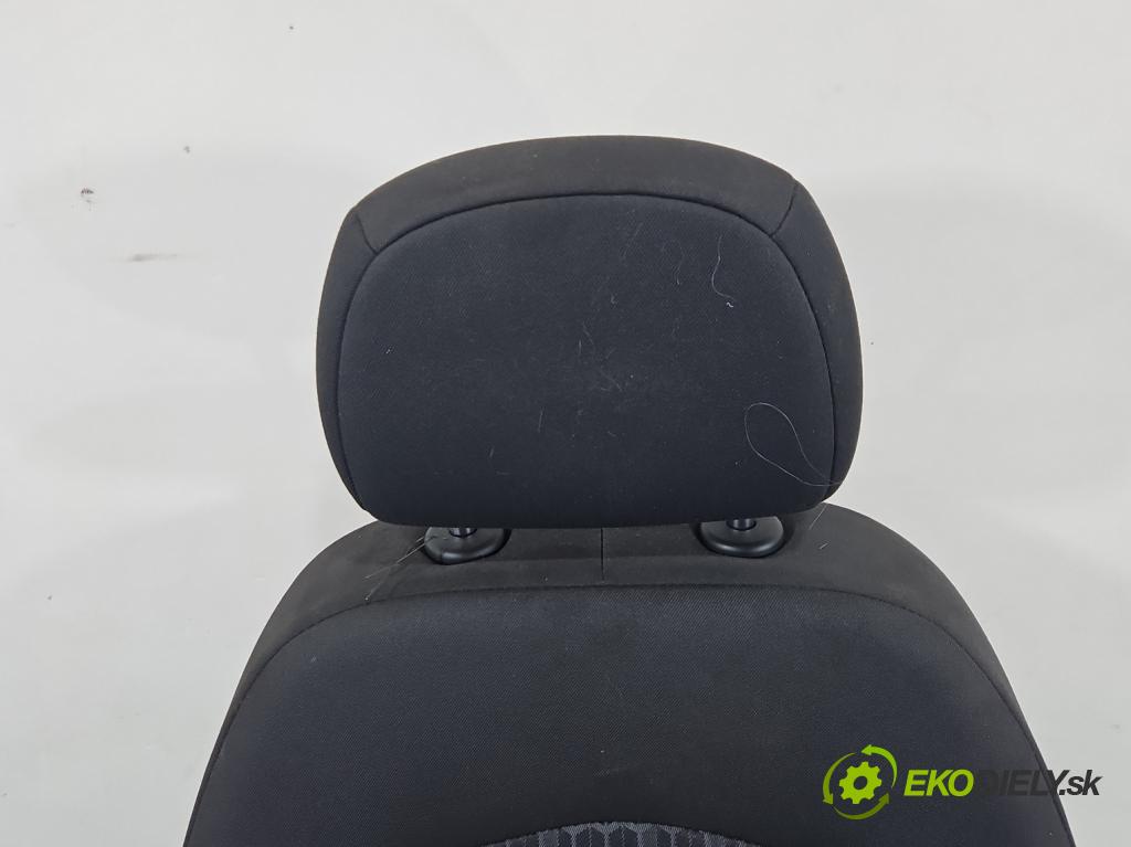 Opel Corsa E 2014-2019 1.4 16V 90 HP manual 66 kW 1398 cm3 5- Sedačka pravý  (Sedadlo)