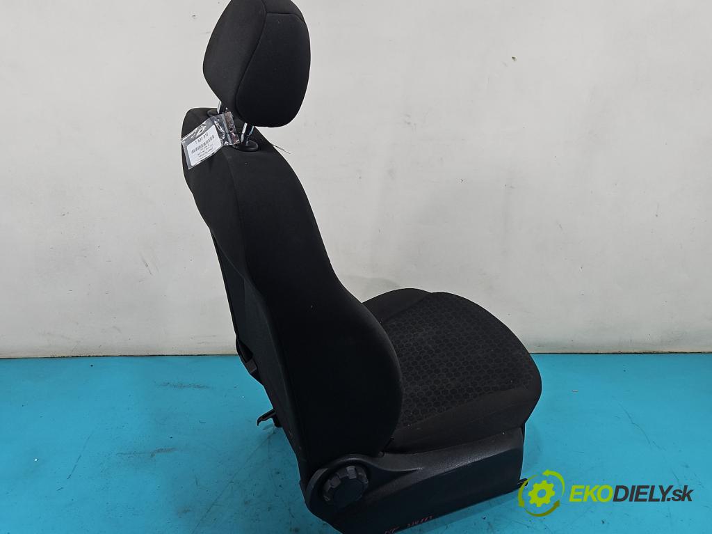 Opel Corsa E 2014-2019 1.4 16V 90 HP manual 66 kW 1398 cm3 5- Sedačka pravý  (Sedadlo)