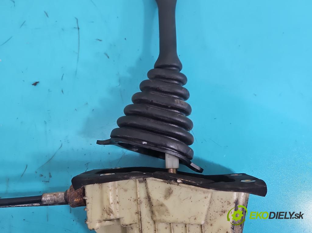 Fiat Seicento 0.9 39 HP manual 29 kW 899 cm3 3- Páka: Změny: stupeň,rýchlosť  (Rýchlostná páka (kulisa))