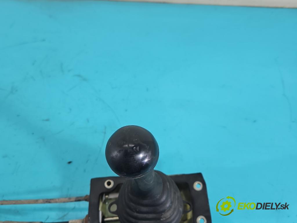 Fiat Seicento 0.9 39 HP manual 29 kW 899 cm3 3- Páka: Změny: stupeň,rýchlosť  (Rýchlostná páka (kulisa))