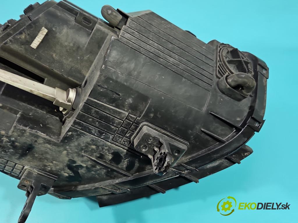 Hyundai I40 1.7 crdi 136hp manual 100 kW 1685 cm3 5- světlo levý  (Klika dveří ostatní)