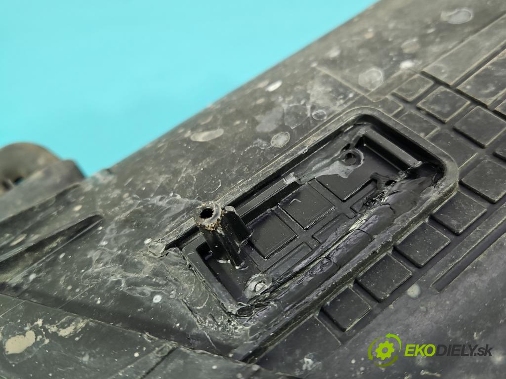 Hyundai I40 1.7 crdi 136 HP manual 100 kW 1685 cm3 5- Reflektor: pravý  (Svetlo predné pravé)