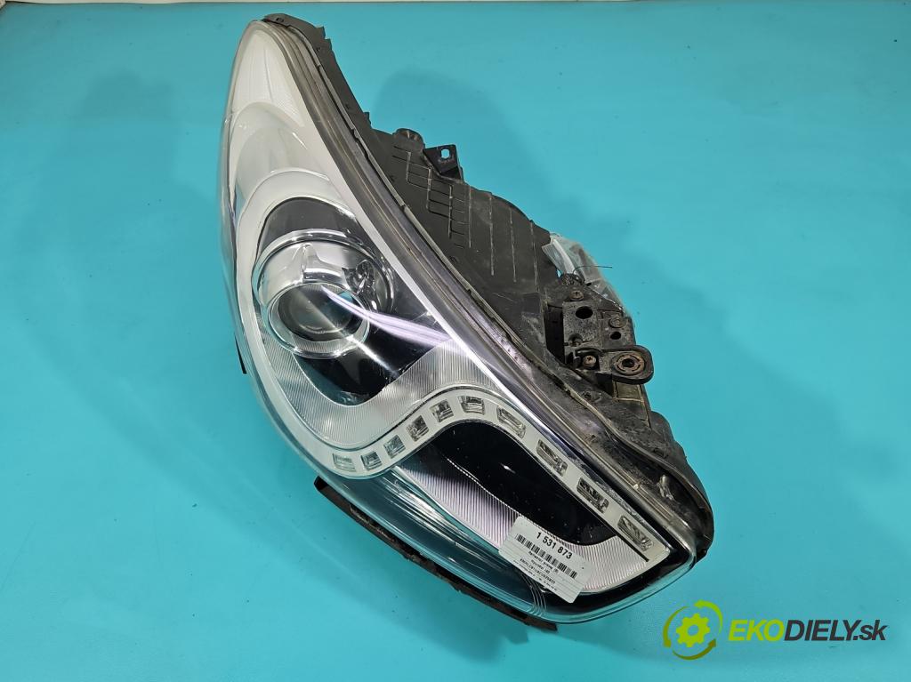 Hyundai I40 1.7 crdi 136 HP manual 100 kW 1685 cm3 5- Reflektor: pravý  (Svetlo predné pravé)