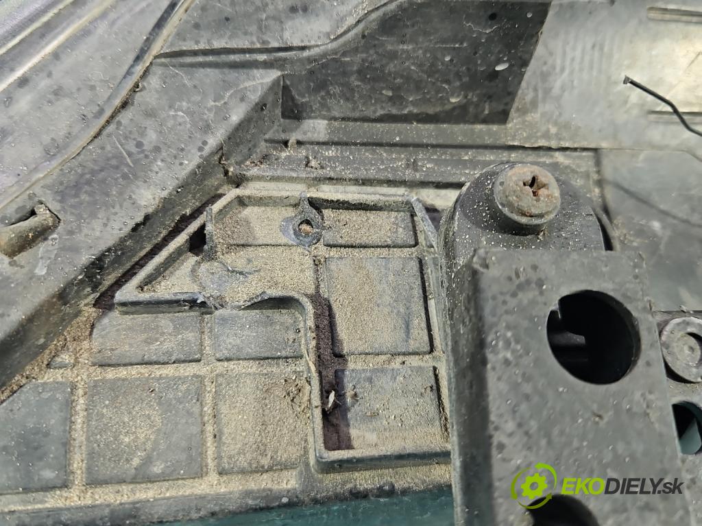 Hyundai I40 1.7 crdi 136 HP manual 100 kW 1685 cm3 5- Reflektor: pravý  (Svetlo predné pravé)