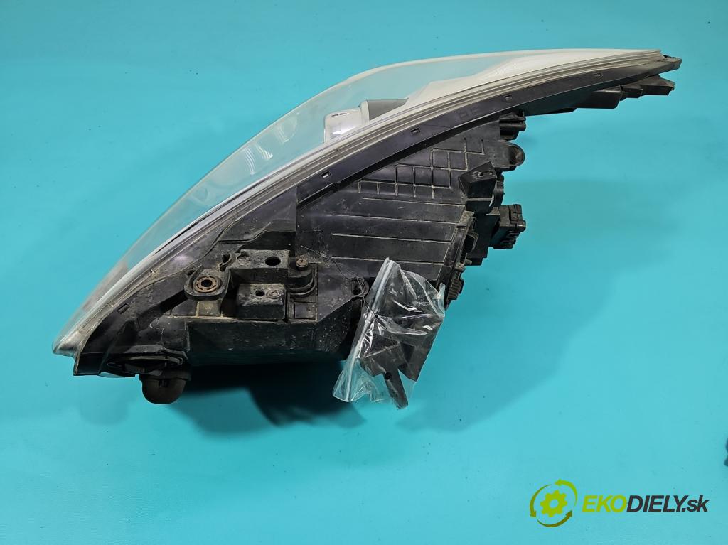 Hyundai I40 1.7 crdi 136 HP manual 100 kW 1685 cm3 5- Reflektor: pravý  (Svetlo predné pravé)