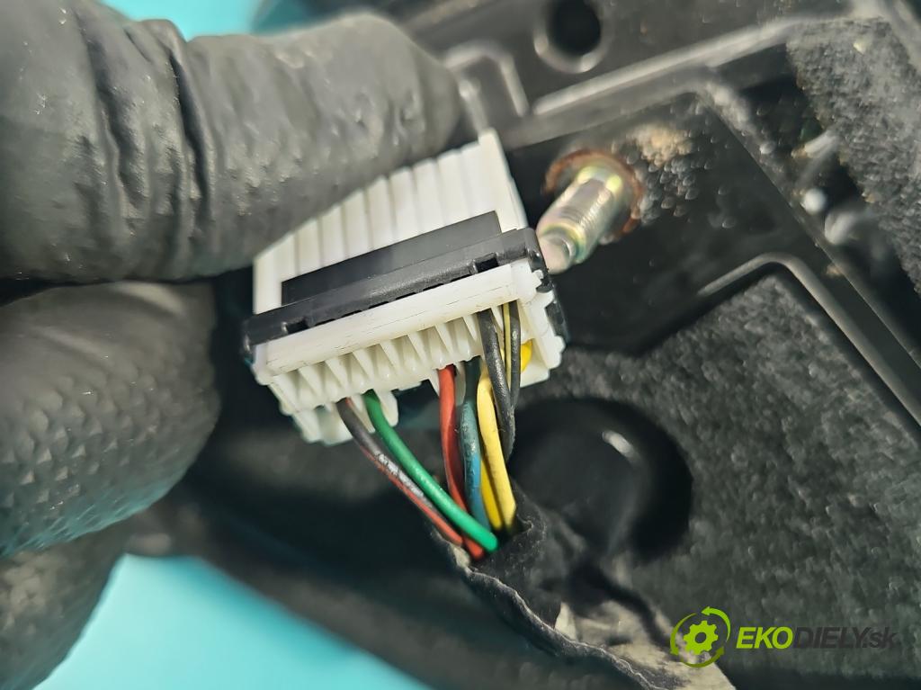 Hyundai I40 1.7 crdi 136hp manual 100 kW 1685 cm3 5- zpětné zrcátko pravé  (Klika dveří ostatní)