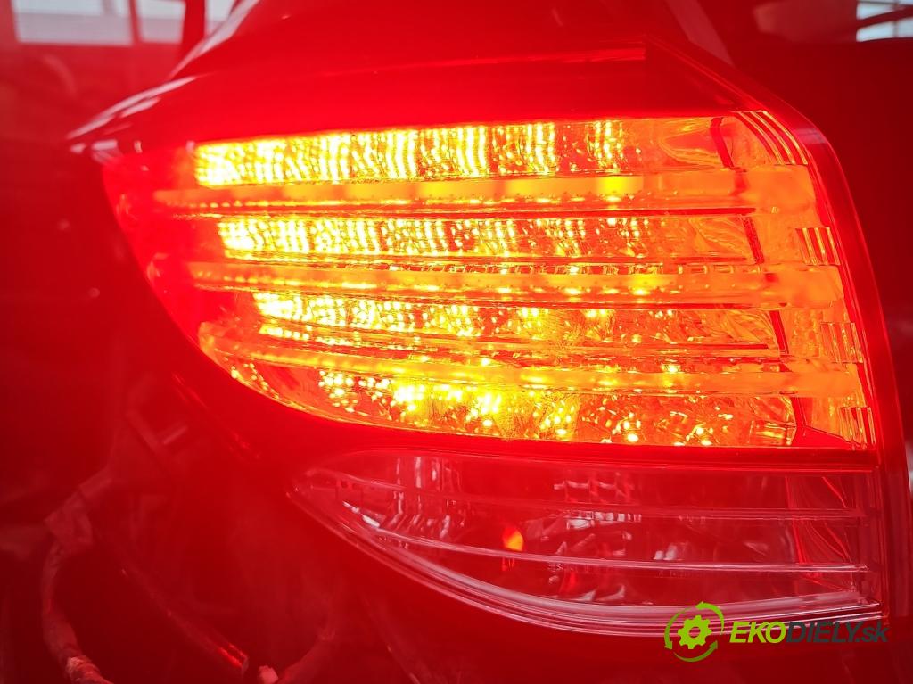 Hyundai I40 1.7 crdi 136 HP manual 100 kW 1685 cm3 5- svetlo / reflektor zadné ľavé 92401-3Z0 (Kľučka dverí ostatné)