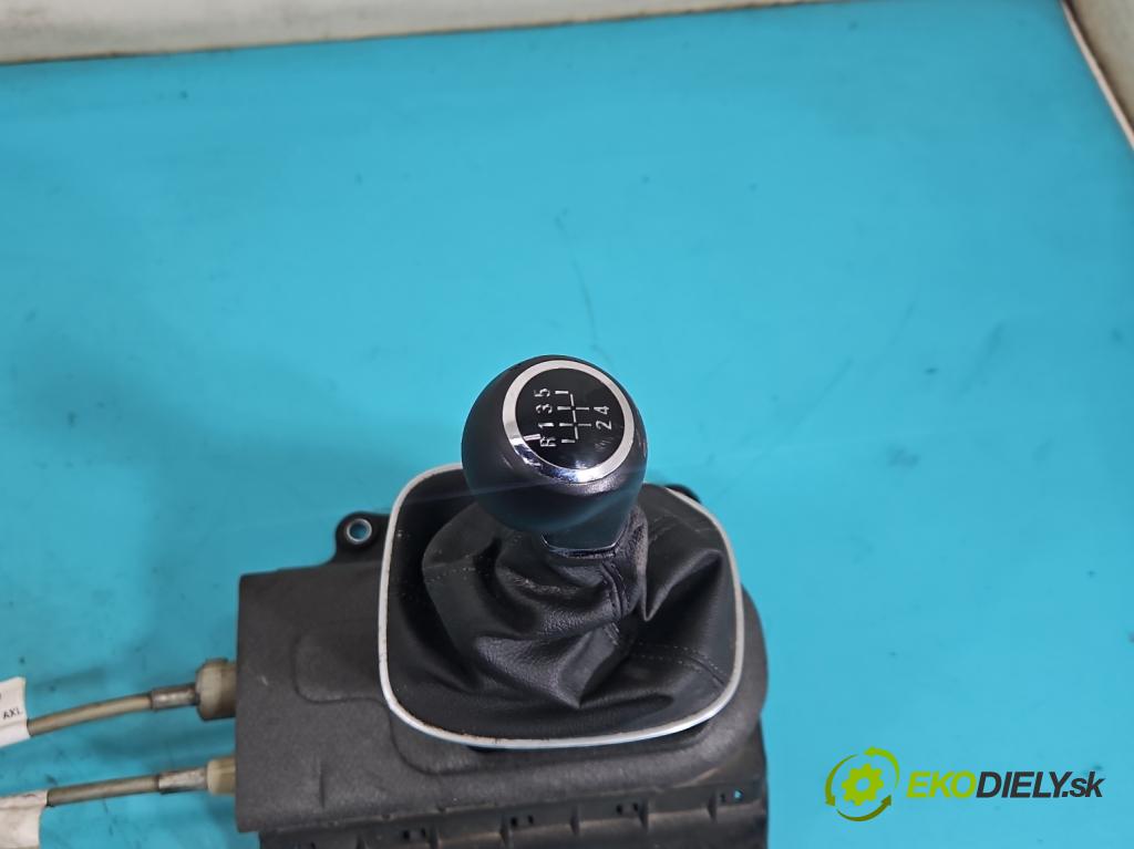 Opel Corsa E 2014-2019 1.4 16V 90 HP manual 66 kW 1398 cm3 5- Páka: Změny: stupeň,rýchlosť 55509034 (Rýchlostná páka (kulisa))